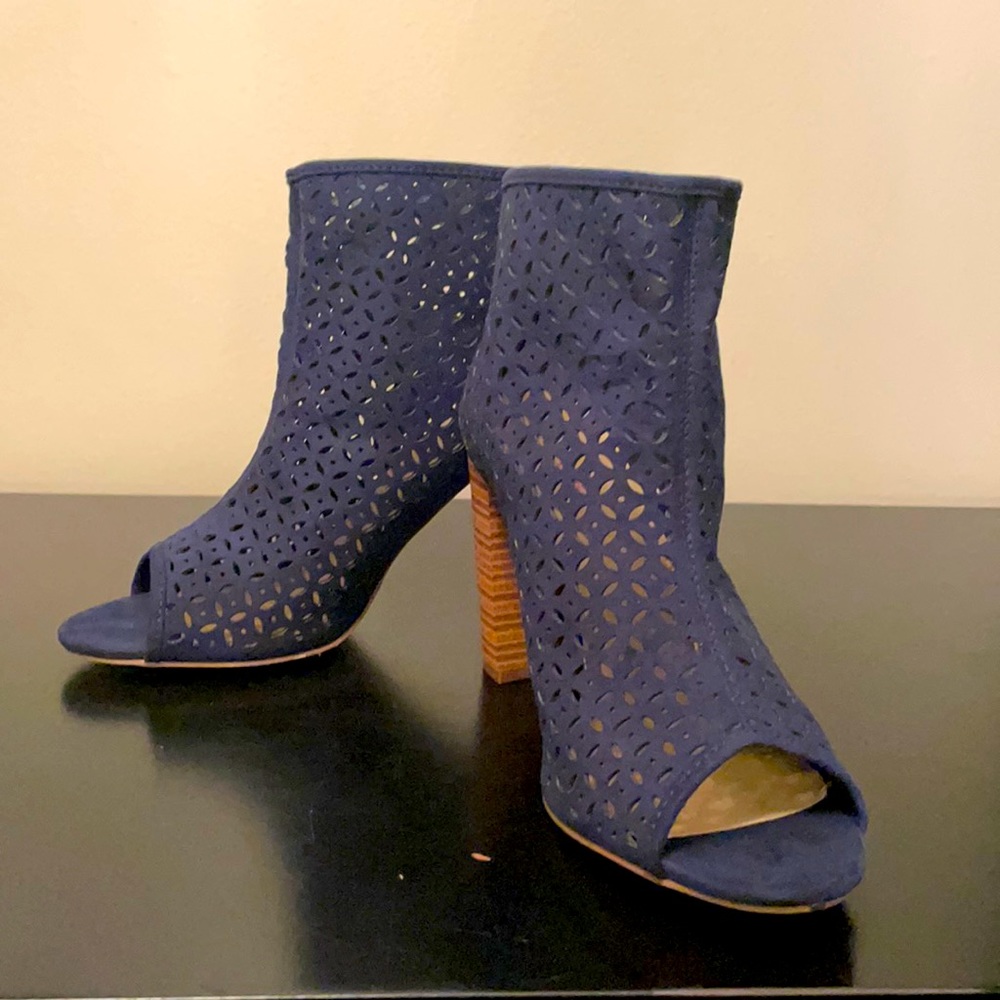 JustFab Navy Open-Toed Bootie Size 10
